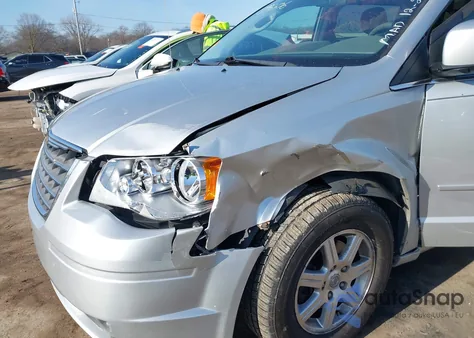 2008 Chrysler Town & Country Touring из США, поврежденный, VIN 2A8HR54PX8R121531